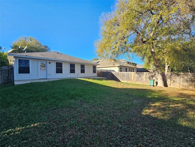 Building Photo - 5213 English Glade Dr