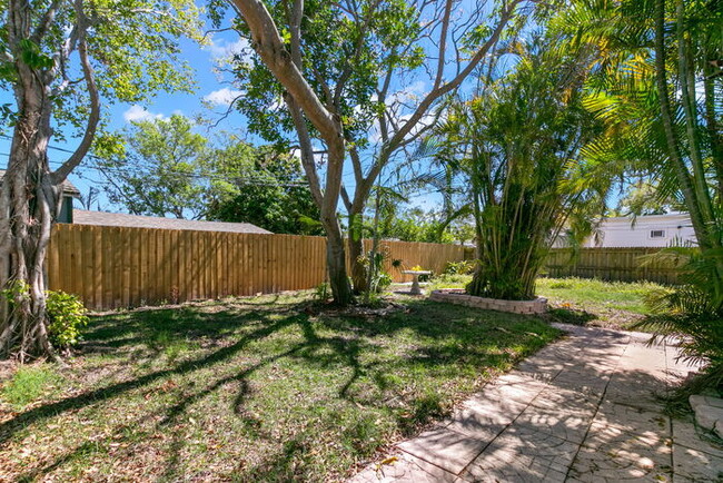 Building Photo - FULLY FENCED in Home For Rent in St Peters...