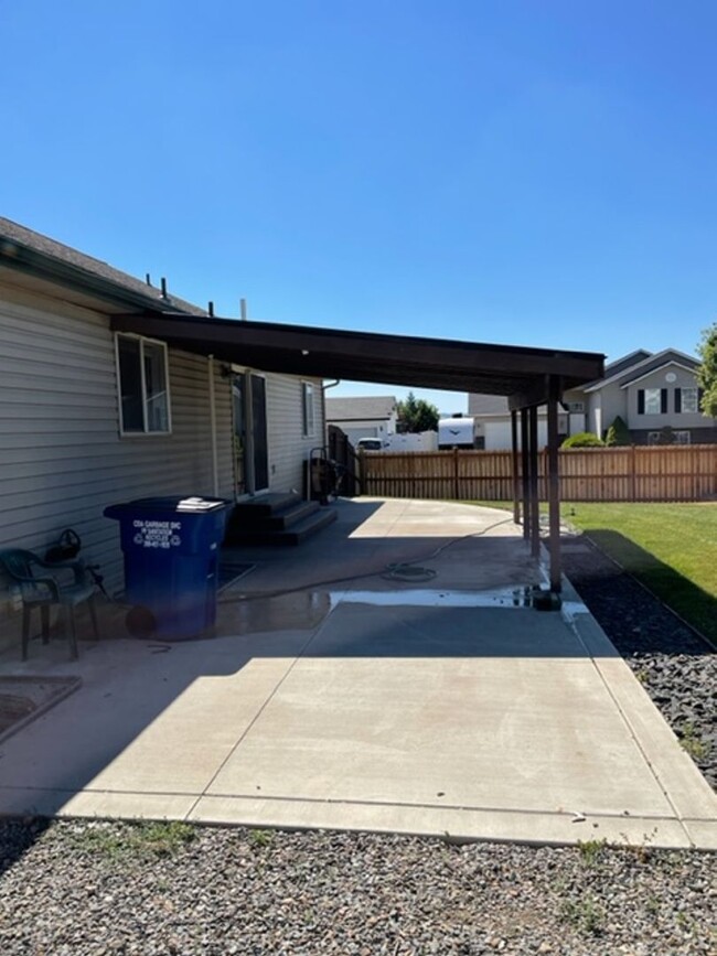 Building Photo - SINGLE FAMILY HOME IN PRAIRIE FALLS (P#94)