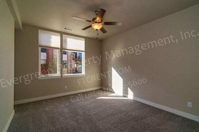 Building Photo - 2715 Iowa Dr