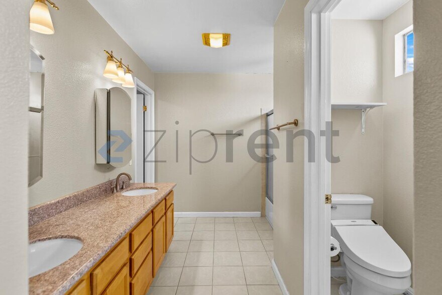 Building Photo - 916 Del Avion Ln