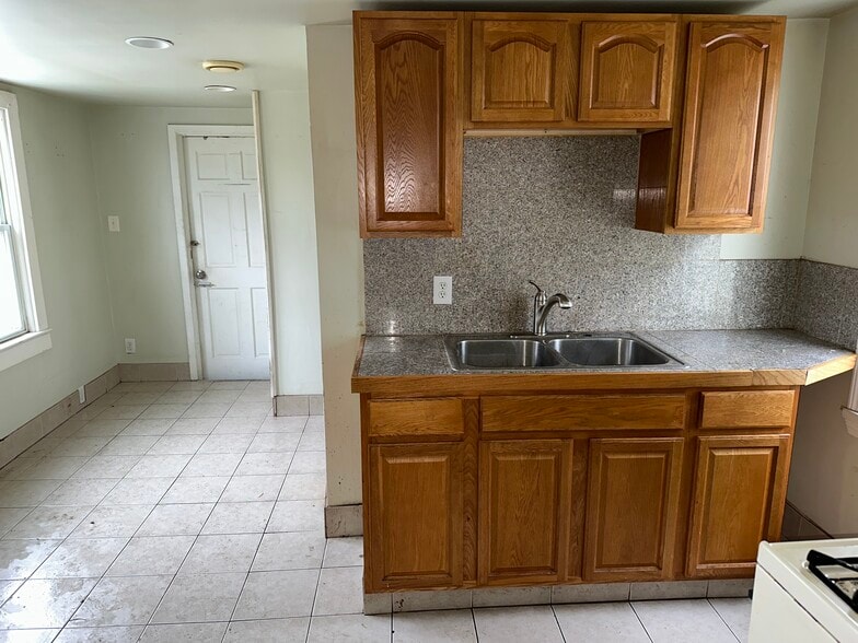 Building Photo - 2007 Broadway St