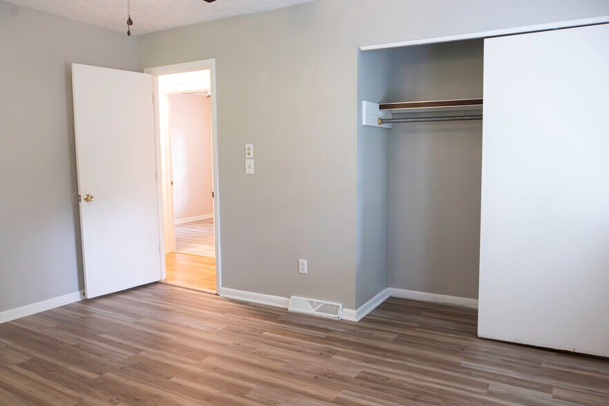 Building Photo - 103 Robleigh Dr