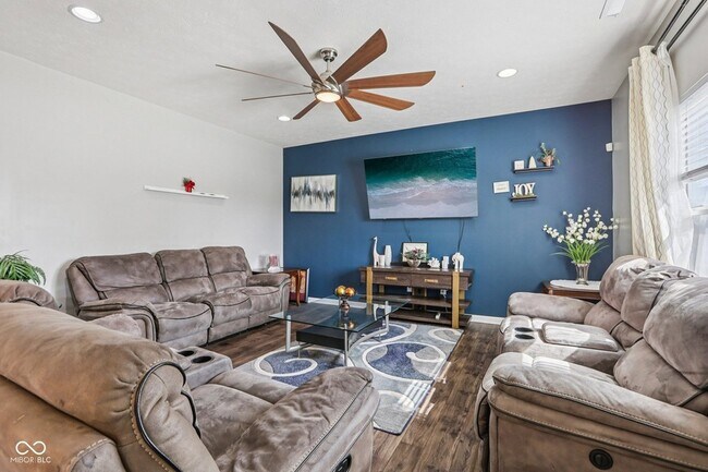 Building Photo - 6673 Laurelwood Dr