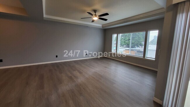 Building Photo - Spacious and Modern 3-Story Townhome - Mol...