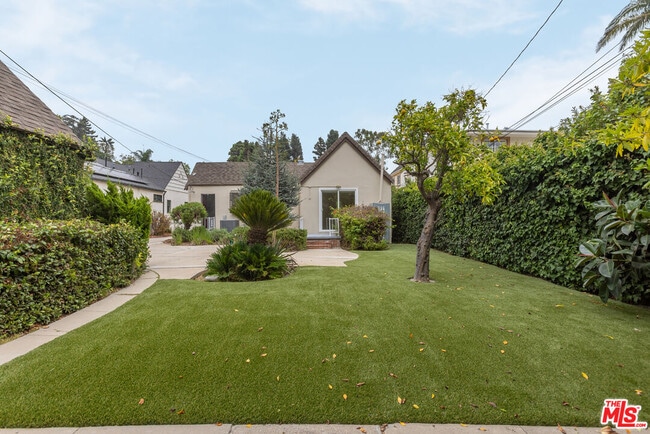 Building Photo - 459 S Bundy Dr