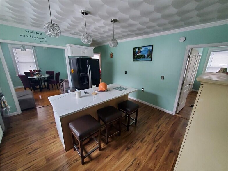 Building Photo - 75 Naples Ave