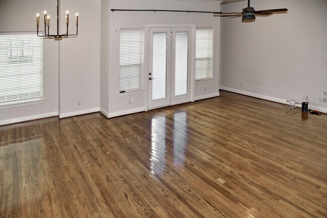 Building Photo - 2211 Chenevert St