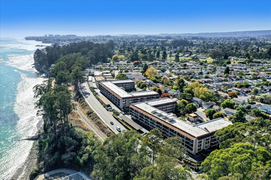 Building Photo - 870 Park Ave