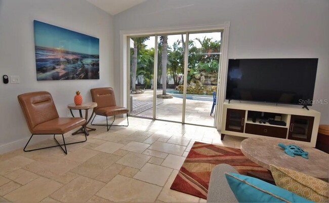 Building Photo - 2226 Siesta Dr