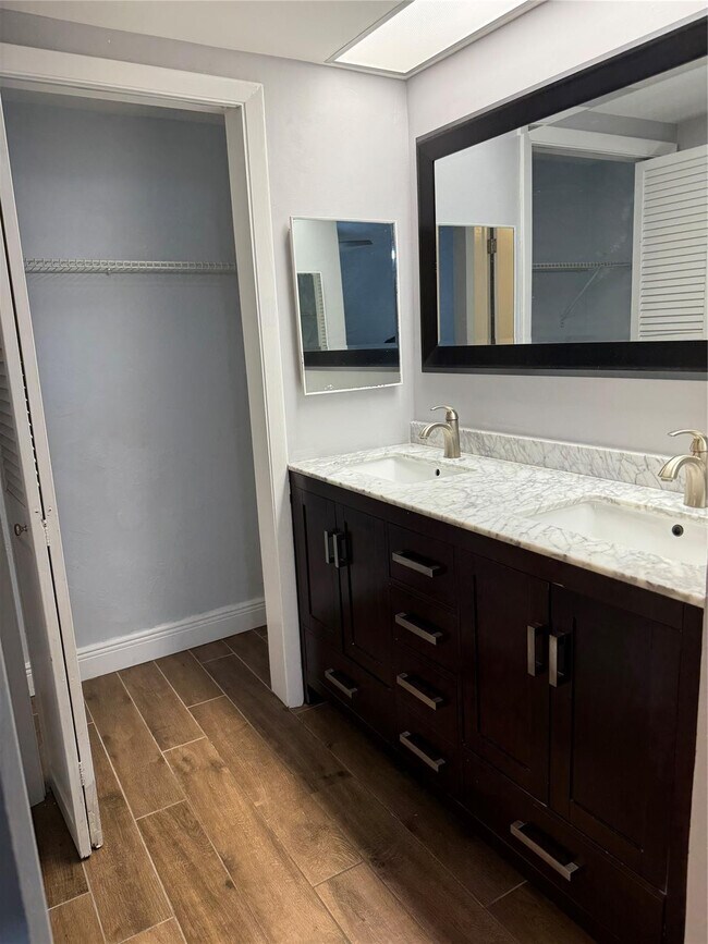 Building Photo - 315 SE 23rd Ave