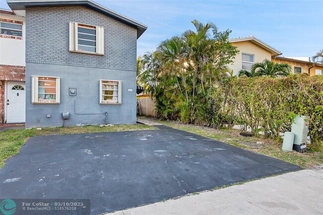 Primary Photo - 447 Sunshine Dr