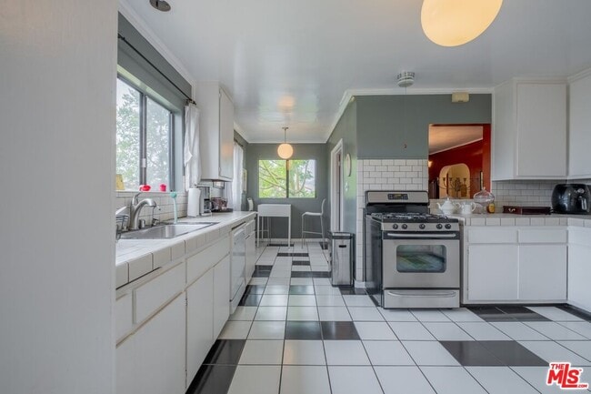 Building Photo - 8318 4th St