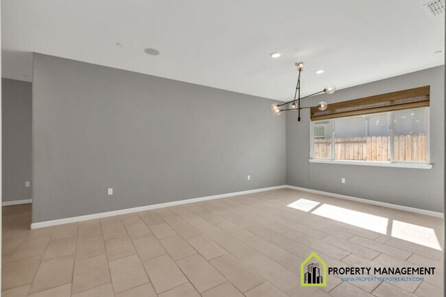 Building Photo - Vineyard Creek-Former Model Home