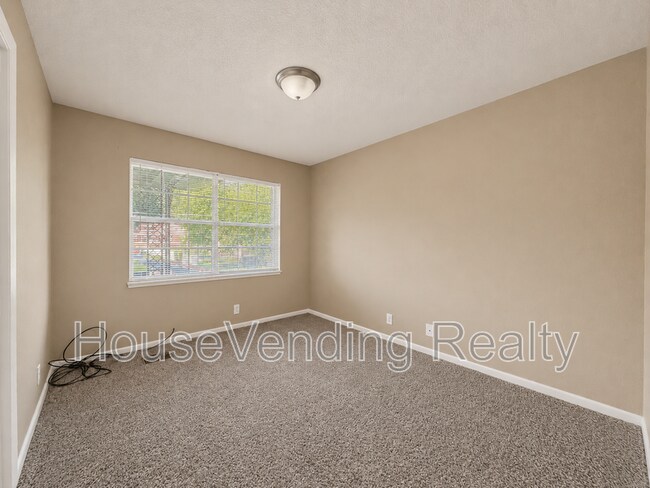 Building Photo - 6204 Trailhead Cir