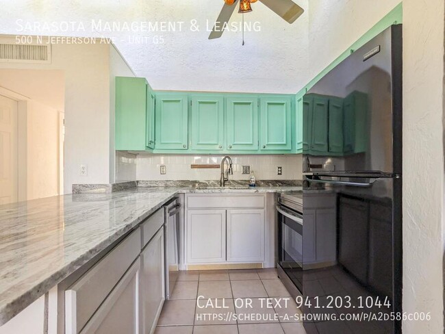 Building Photo - 2 Bed 1 Bath Condo in the Jefferson Club C...