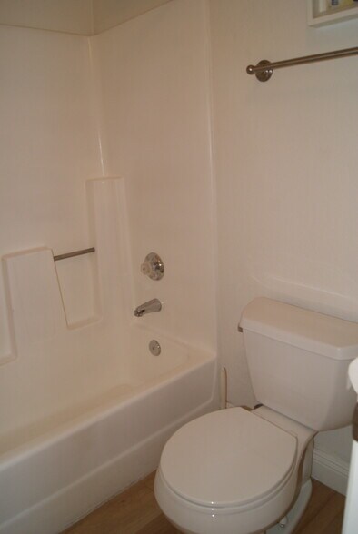 Building Photo - 3825 E Camelback Rd