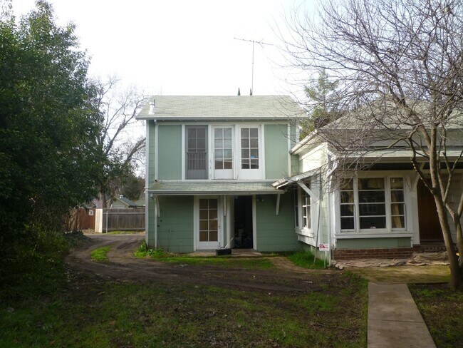 Building Photo - 3 Bedroom plus bonus room! Close to Enloe, CSUC and Downtown