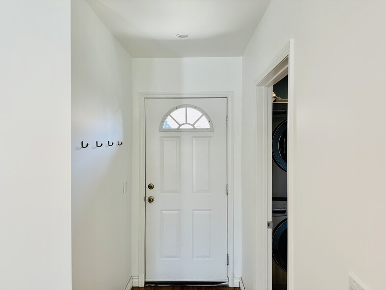 Building Photo - 6712 Cedros Ave