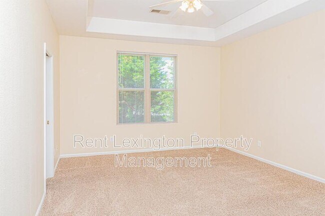 Building Photo - 749 Whispering Brook Trce