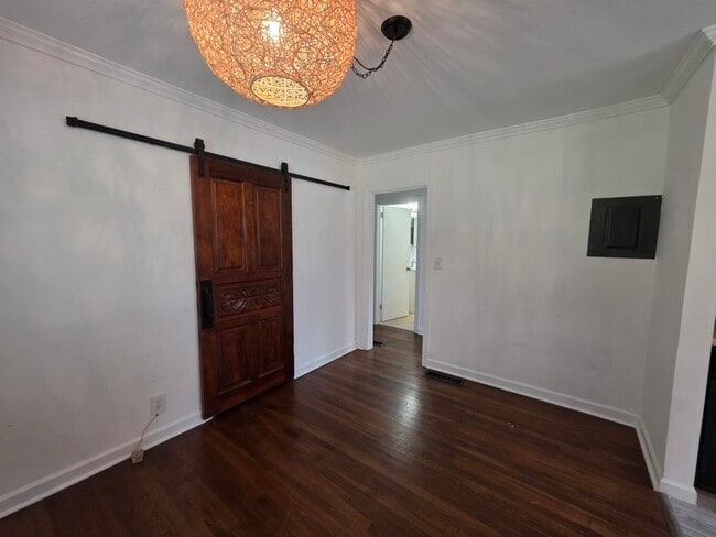 Building Photo - 540 Church Rd SE