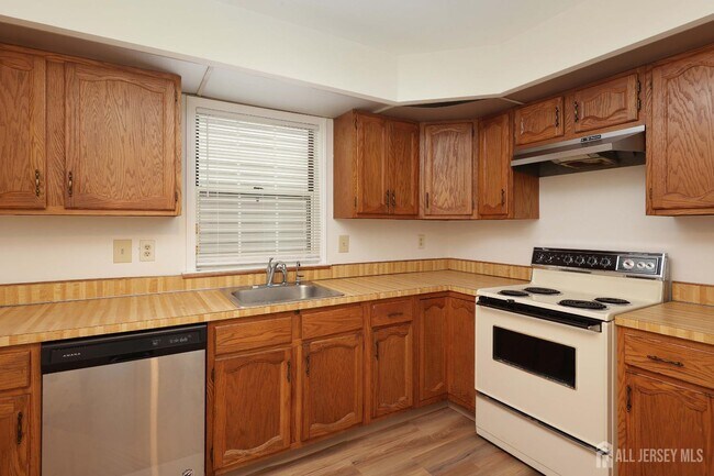Building Photo - 123 Concordia Cir