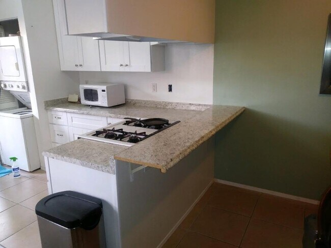 Building Photo - 3 bed, 2.5 bth, CONDO in ESCONDIDO