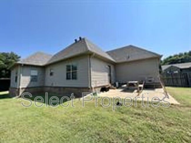 Building Photo - 201 County Rd 4063