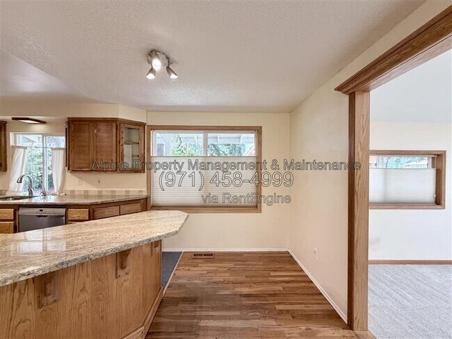 Building Photo - 4670 SW 160th Ave