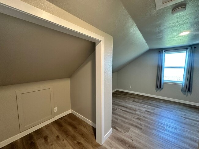 Building Photo - $500 Off March 2026 Rent!