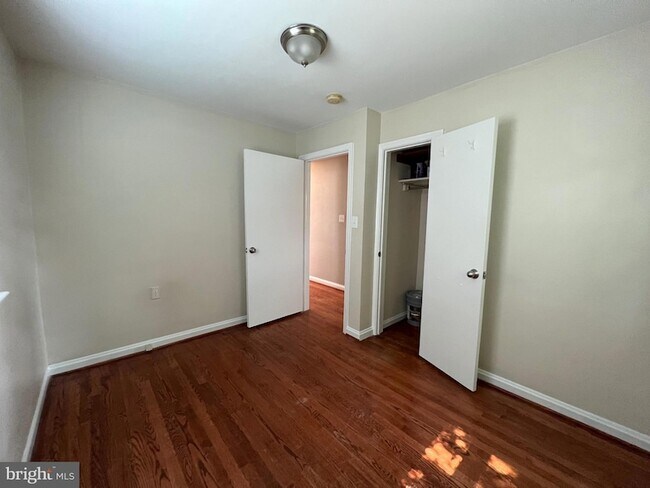 Building Photo - 504 Walnut Dr