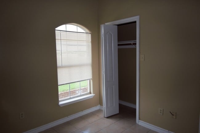 Building Photo - 312 Begona Ct