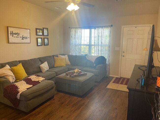 Building Photo - Bixby 3 bed 2 bath in quiet cul-da-sac!