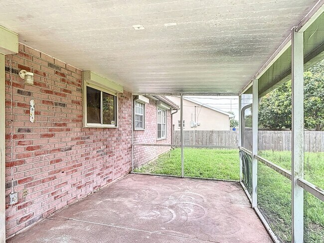 Building Photo - 2367 Angel Rd