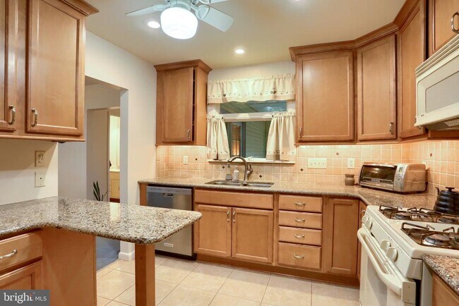 Building Photo - 113 E Woodland Dr