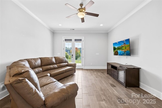Building Photo - 124 Sisters Cove Ct