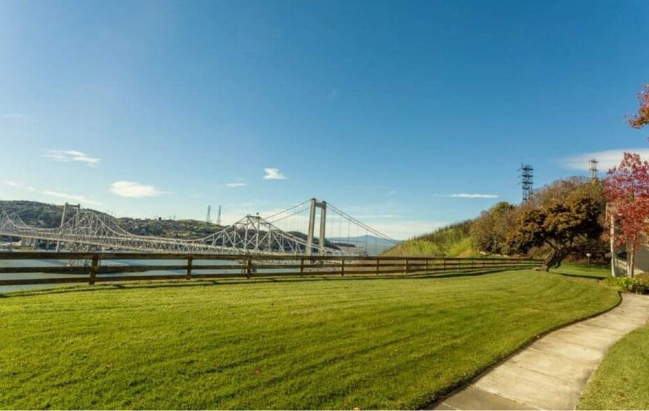 Building Photo - 1201 Glen Cove Pky