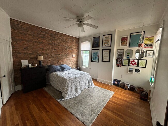 Building Photo - 111 E Blenkner St