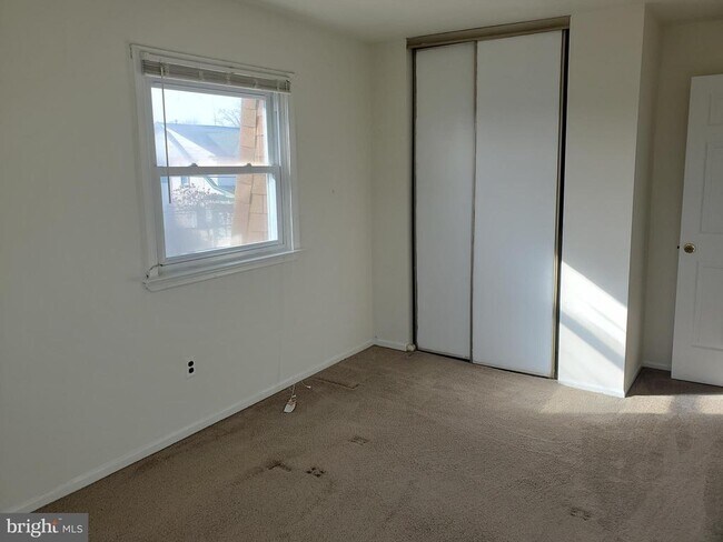 Building Photo - 2418 David Dr