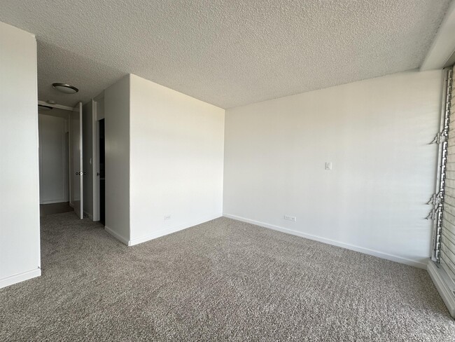 Building Photo - 4300 Waialae Ave