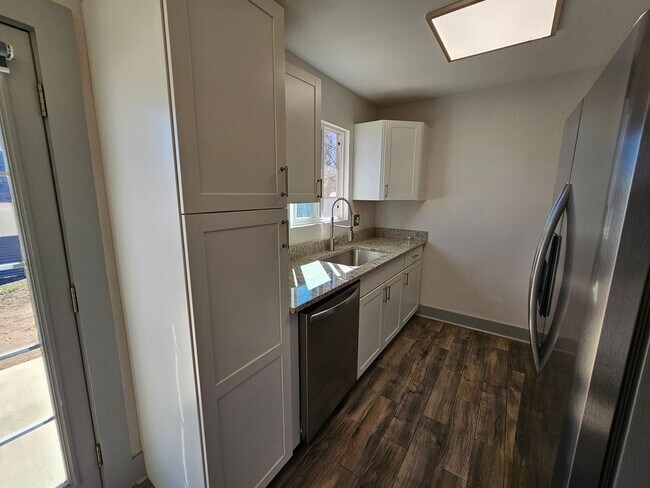 Building Photo - Comfortable 4 bed, 2 bath home in 80906!