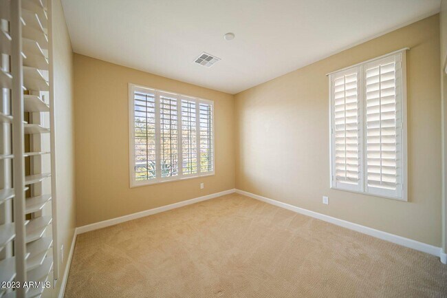 Building Photo - 3705 Ridgeview Ter