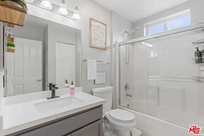 Building Photo - 12032 S Broadway