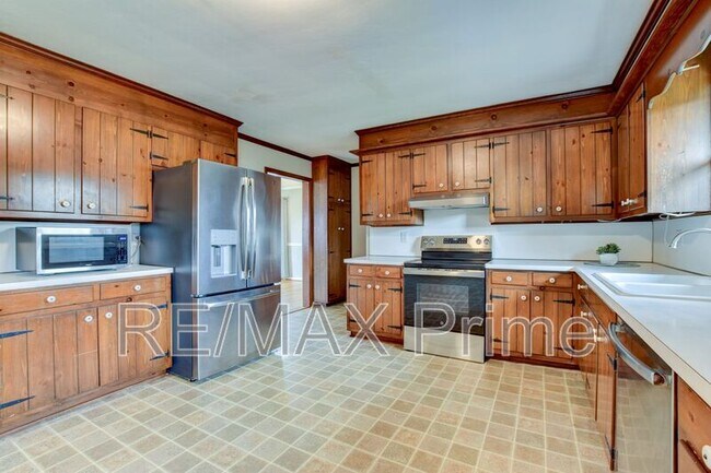 Building Photo - 609 Birch Dr