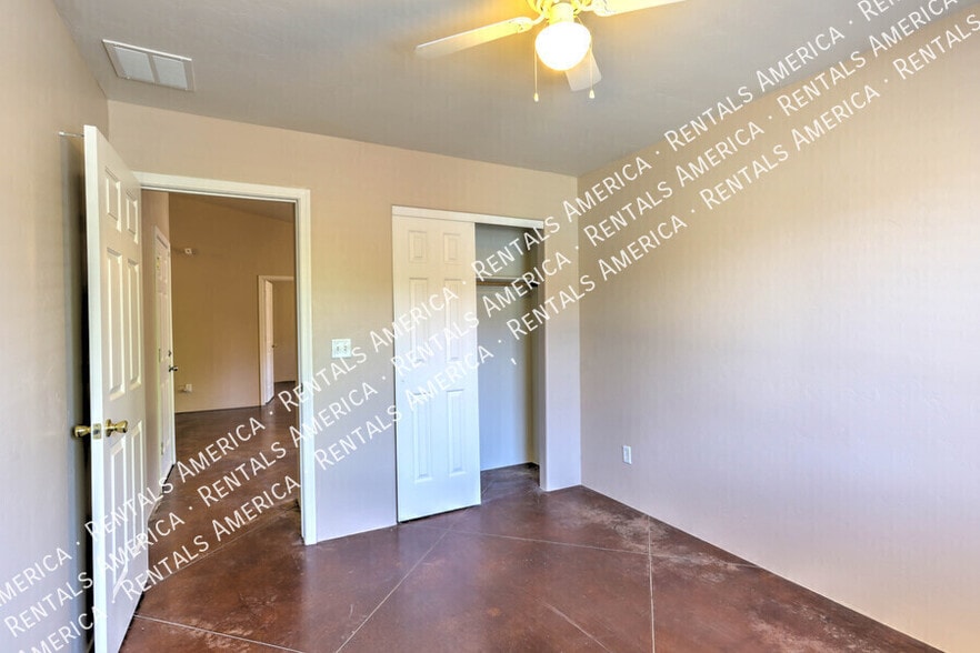 Building Photo - 441 E Geronimo Bluff Loop