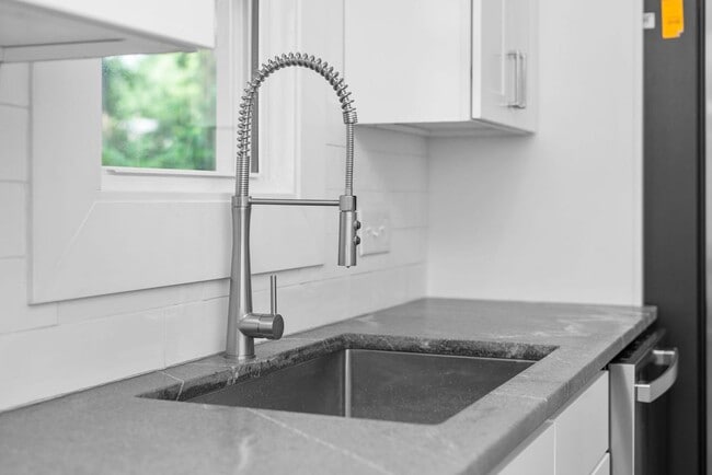 Building Photo - 5119 Blaesi St