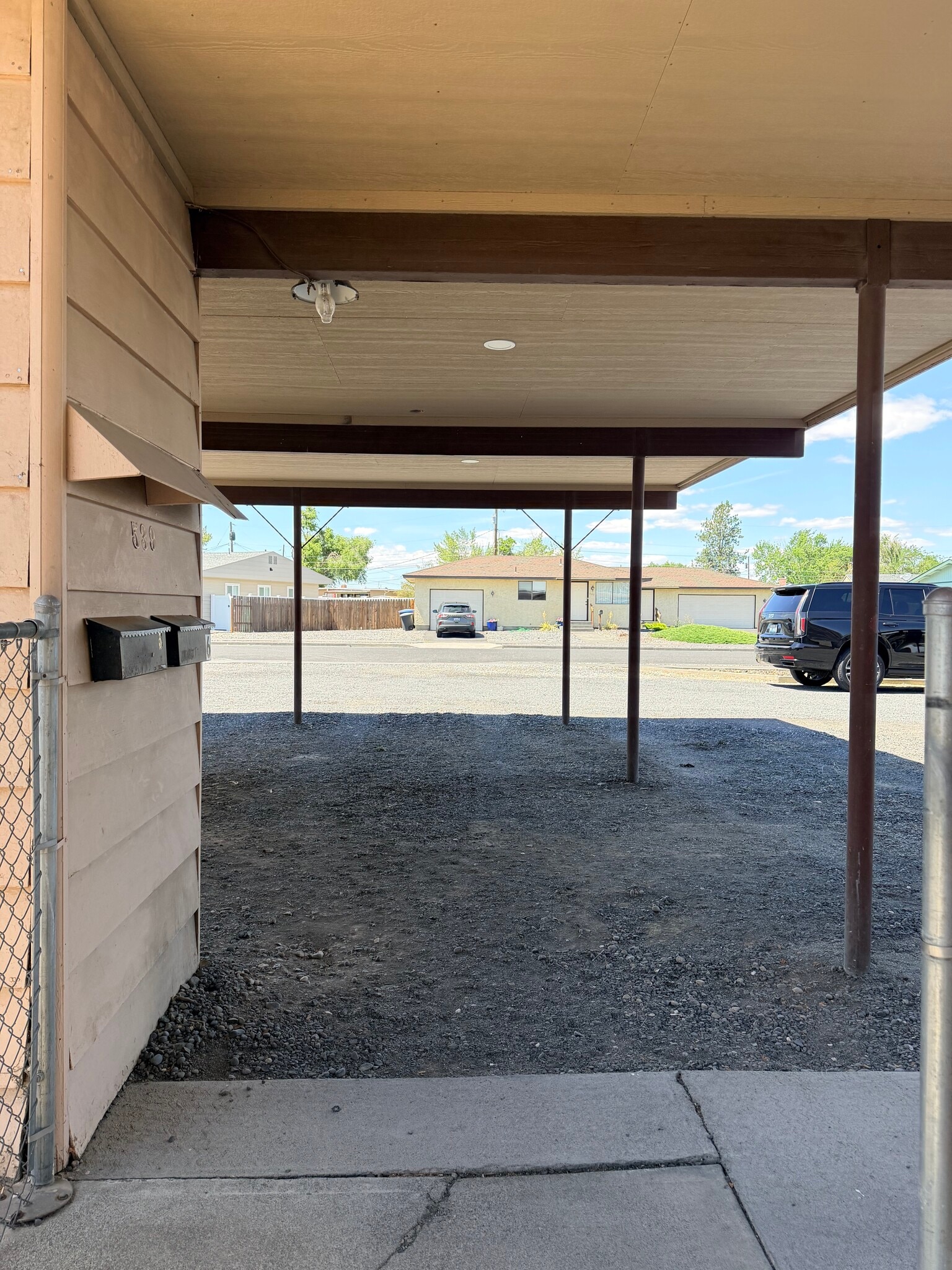 Building Photo - 539 W Crest Dr