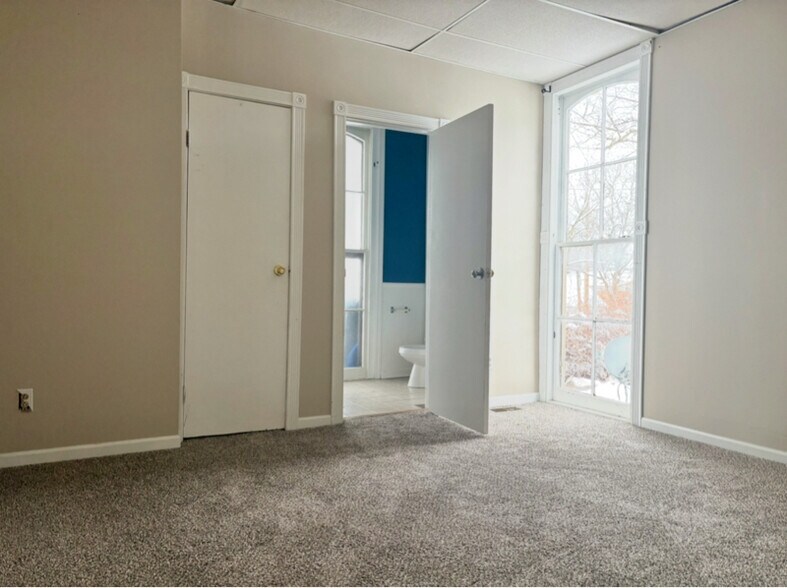 Building Photo - 155 E Main St