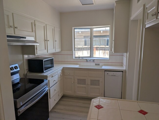 Building Photo - Taylor Wheeler built Fresno High Area home offering wonderful amenities + separate 1 bedroom suite.