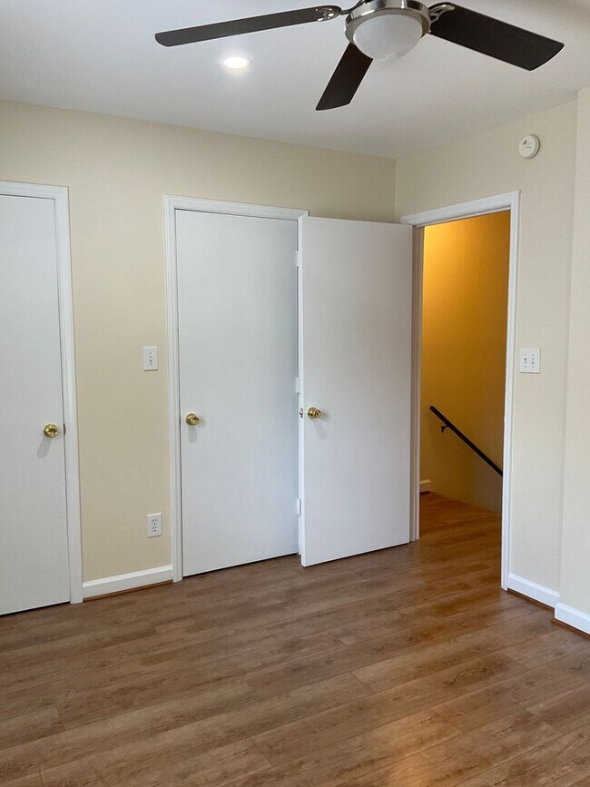 Building Photo - Spacious 2 Bedroom Apartment Available Now!